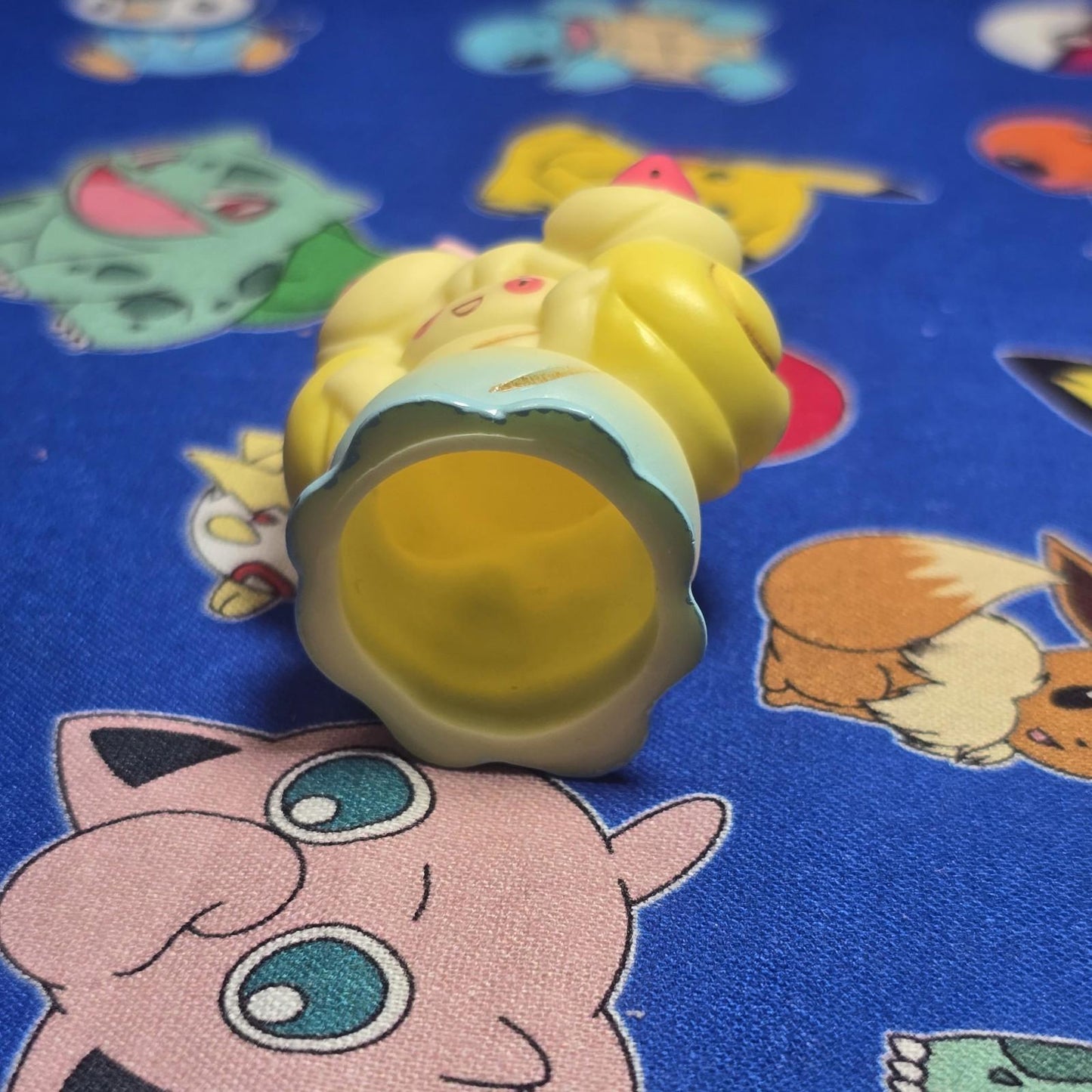 Pokemon Alcremie Shiny Rainbow Cream Figure Finger Puppet 2020 Nintendo Bandai