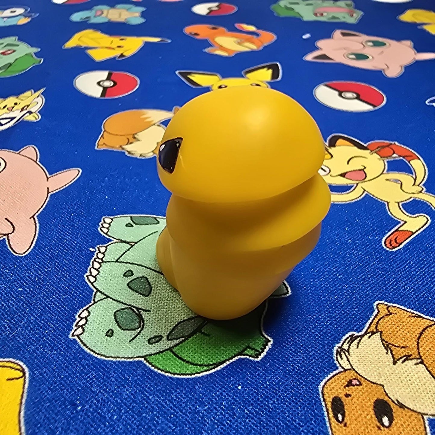 Pokemon Kakuna Dark Figure Finger Puppet 1998 Nintendo Bandai Vintage Japan USA