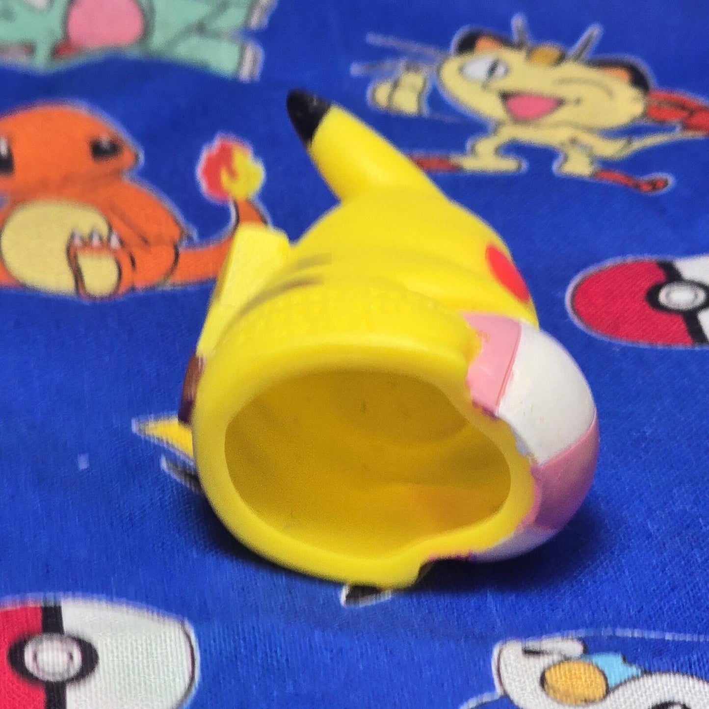 Pokemon Pikachu Beach Ball Figure Finger Puppet 2012 Nintendo Bandai Japan USA