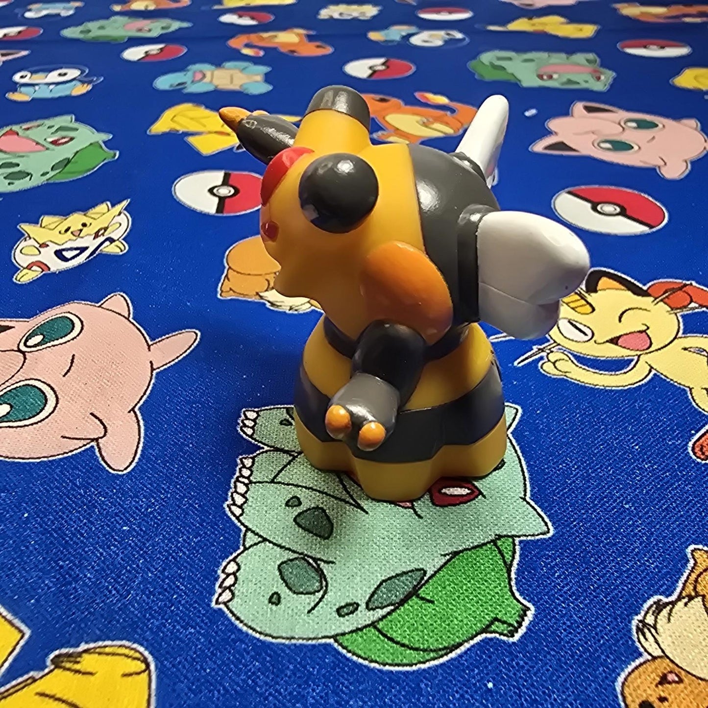 Pokemon Vespiquen Figure Finger Puppet 2008 Nintendo Bandai PVC Japan USA Seller