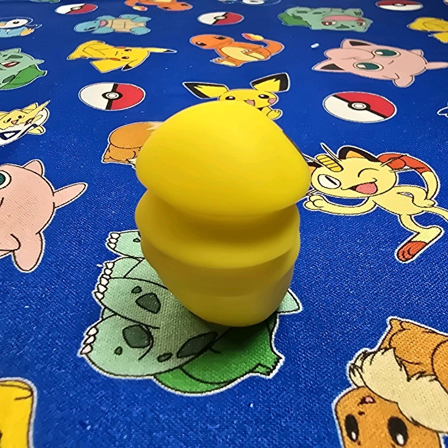 Pokemon Kakuna Figure Finger Puppet 1998 Nintendo Bandai PVC Vintage Japan USA