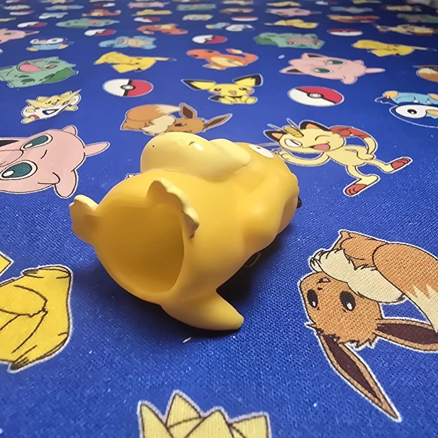 Pokemon Psyduck Figure Finger Puppet 1996 Nintendo PVC Bandai Vintage USA Seller