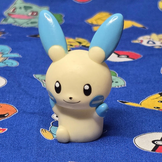 Pokemon Minun Figure Finger Puppet 2003 Nintendo Bandai PVC Vintage Japan USA