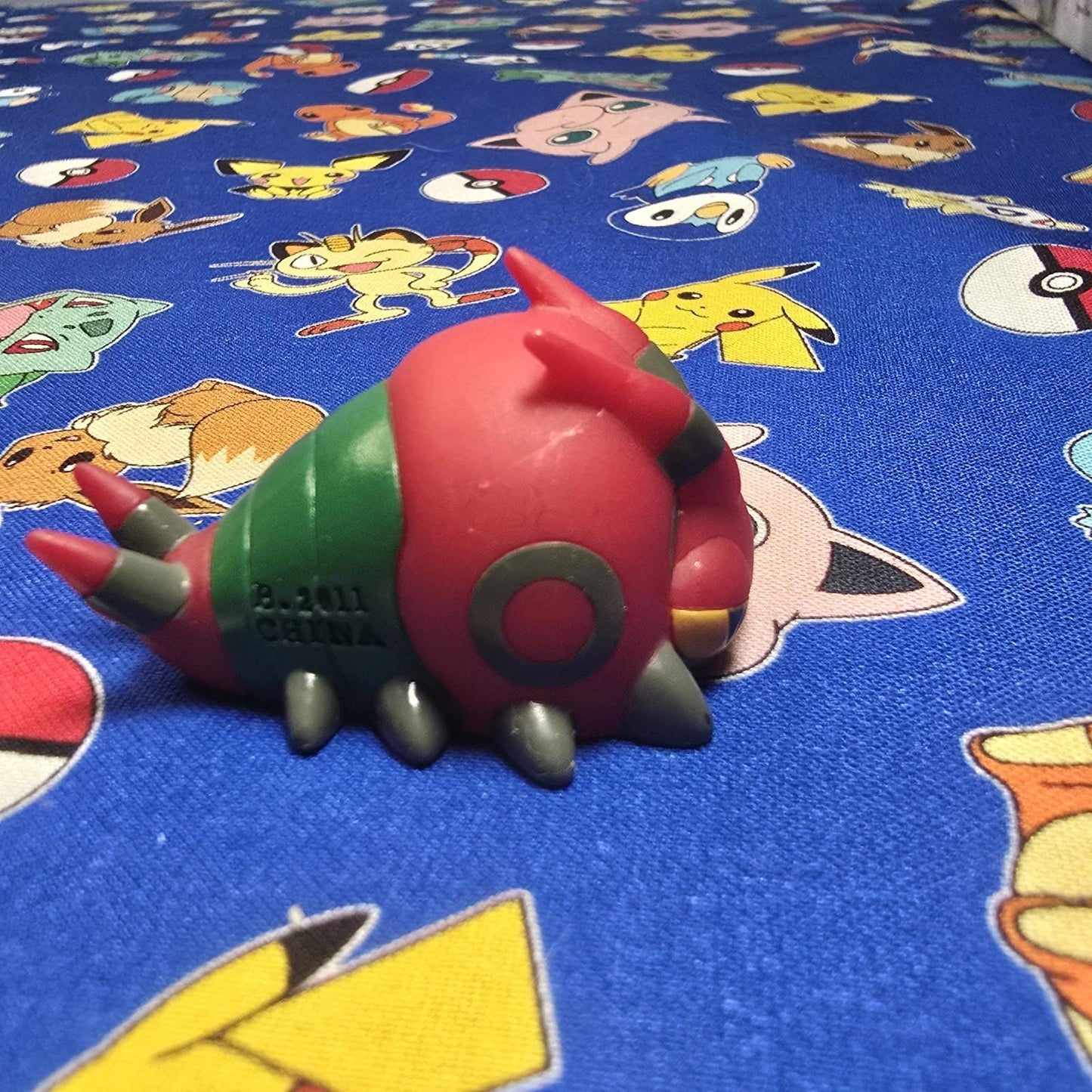 Pokemon Venipede Figure Finger Puppet 2011 Nintendo Bandai PVC Japan US Seller