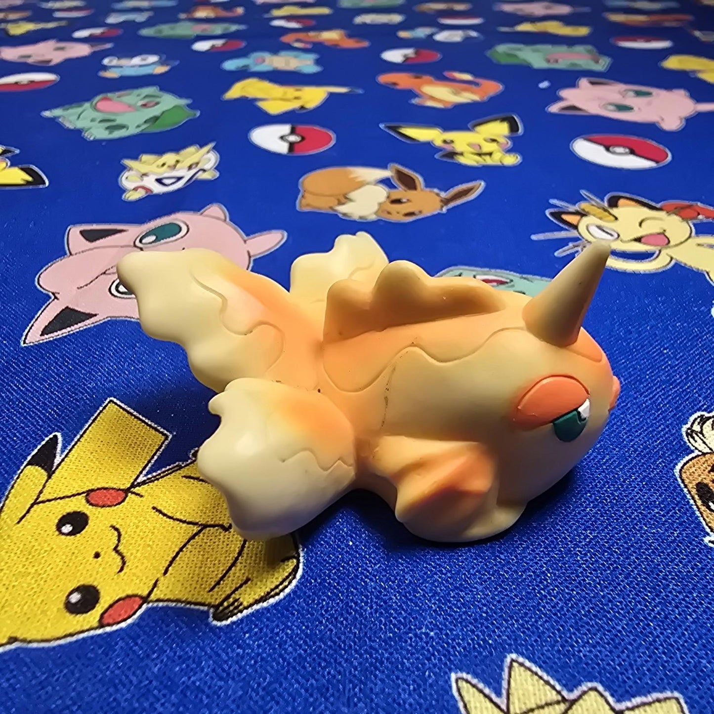 Pokemon Goldeen Figure Finger Puppet 1997 Bandai Nintendo PVC Vintage USA Seller