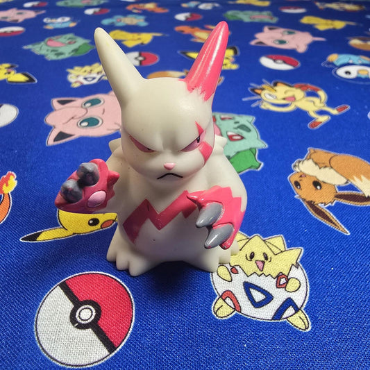 Pokemon Zangoose Figure Finger Puppet 2004 Nintendo Bandai PVC Vintage Japan USA