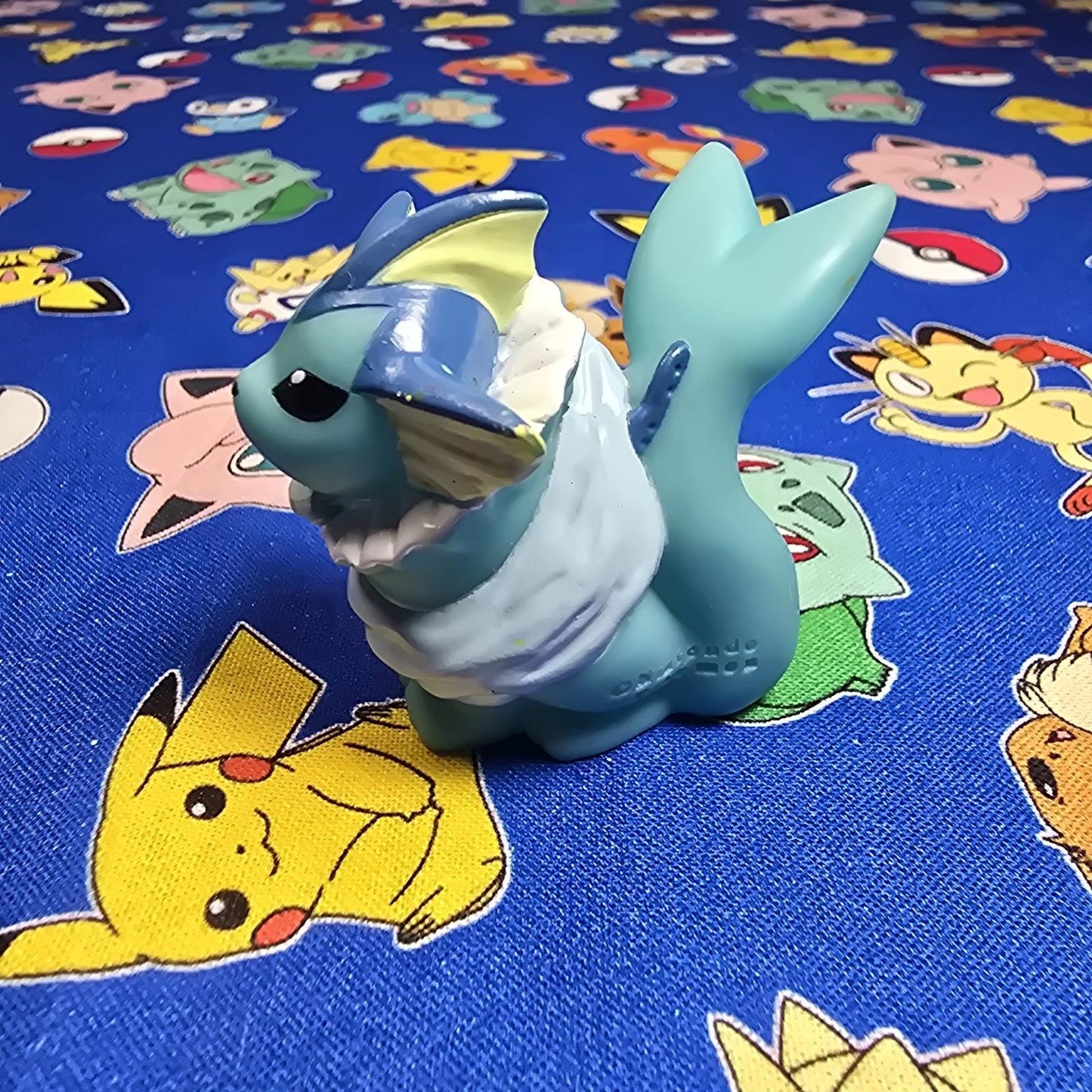 Pokemon Vaporeon Figure Finger Puppet 2005 Nintendo Bandai PVC Vintage Japan US