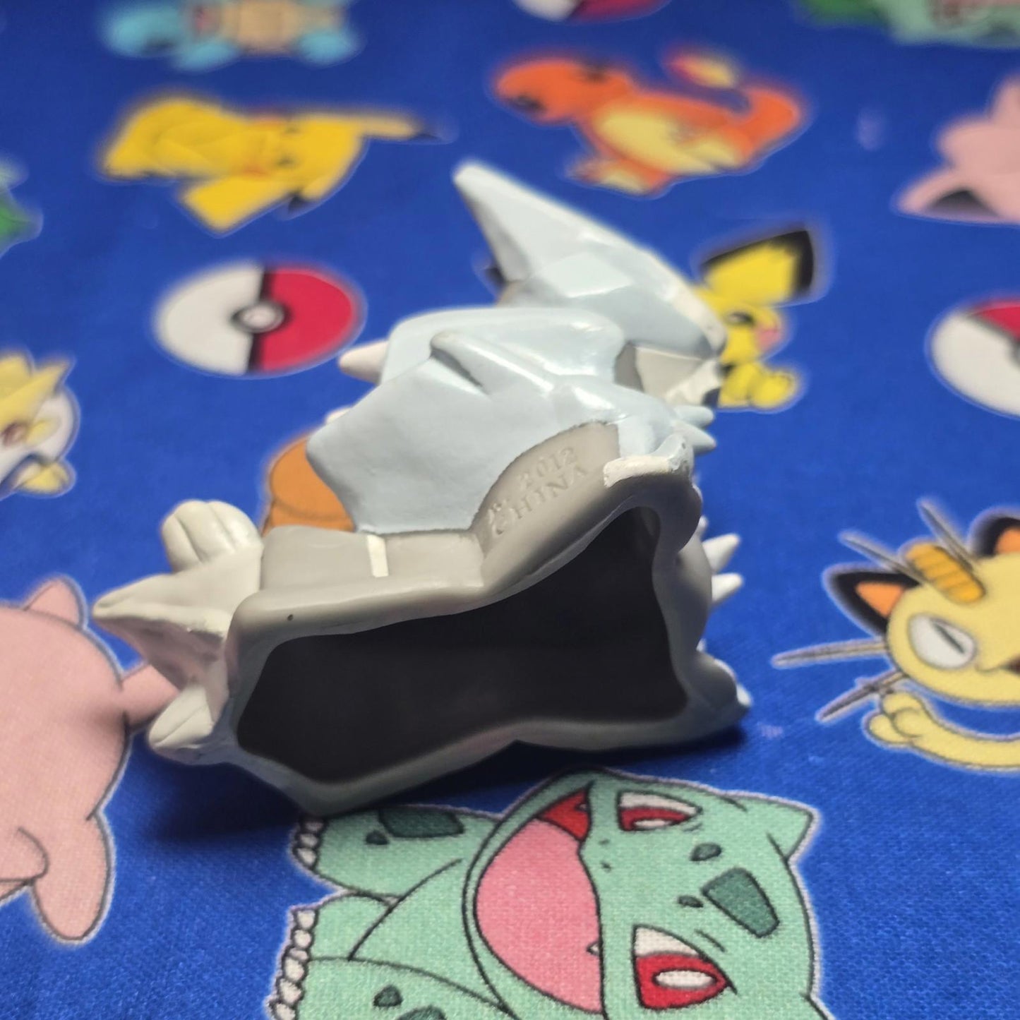 Pokemon Kyurem White Figure Finger Puppet 2012 Nintendo Bandai Japan USA Seller