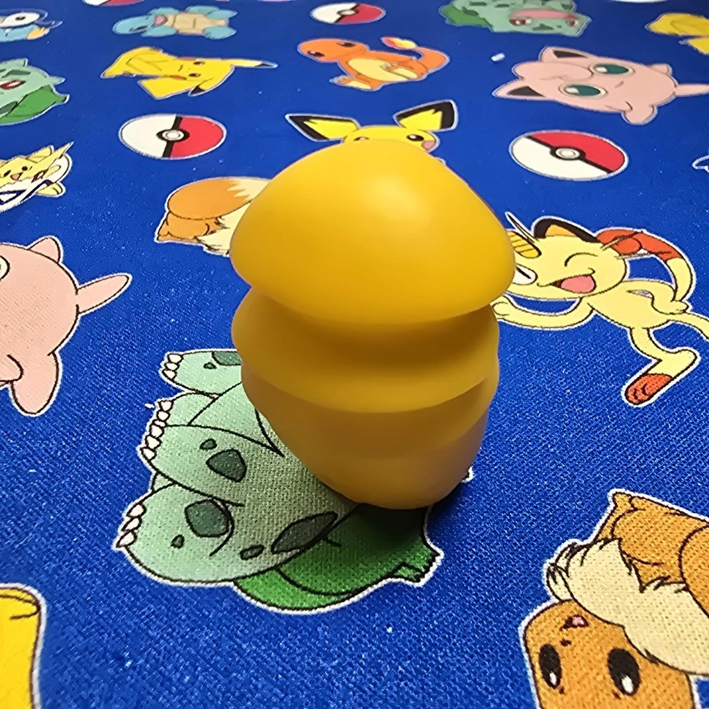 Pokemon Kakuna Dark Figure Finger Puppet 1998 Nintendo Bandai Vintage Japan USA