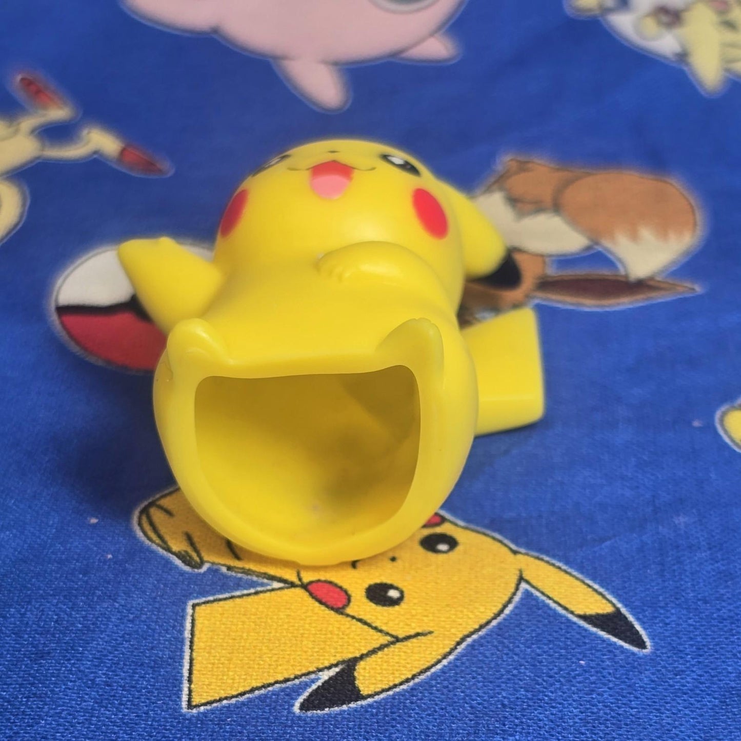 Pokemon Pikachu Waving Figure Finger Puppet 2014 Nintendo Bandai PVC Japan USA