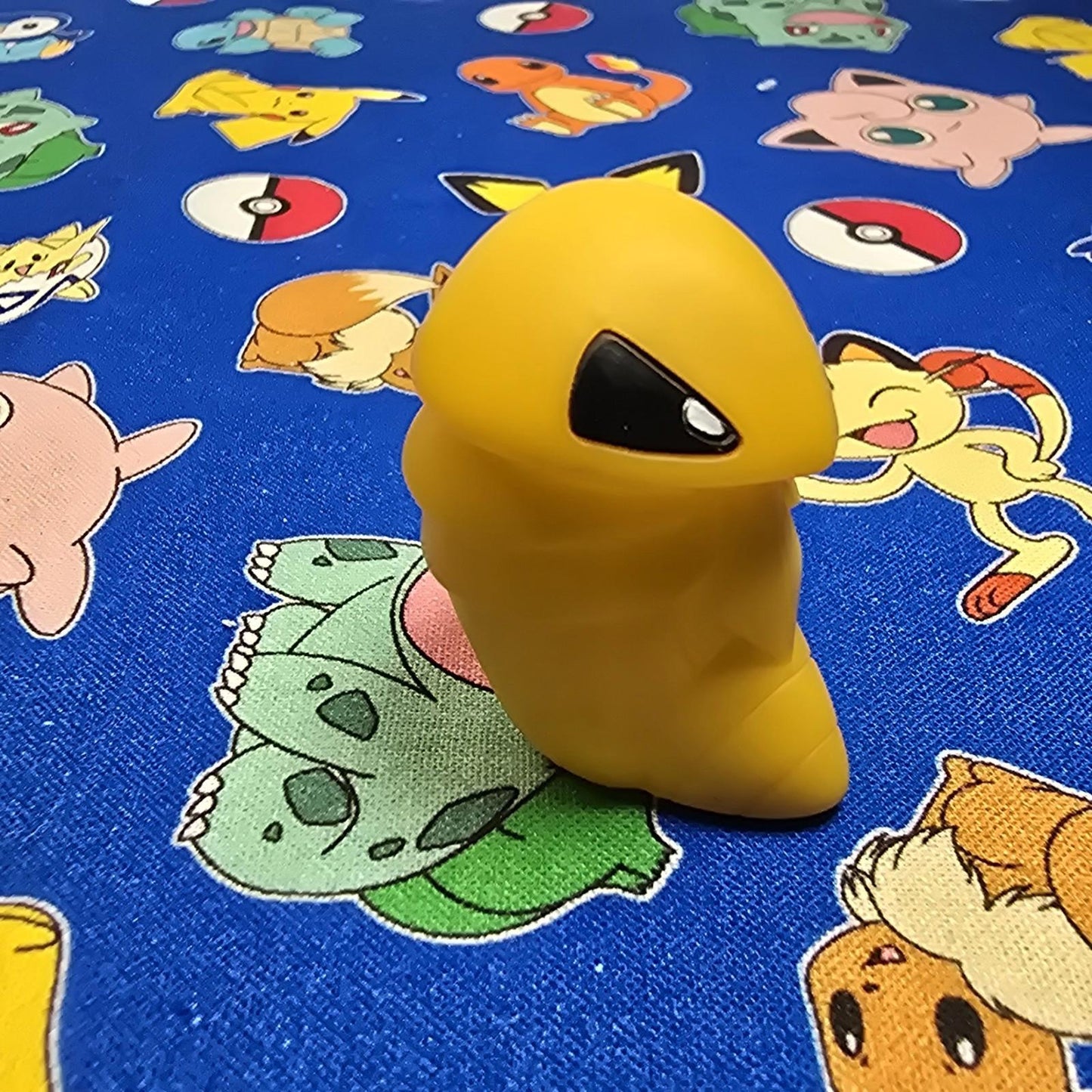 Pokemon Kakuna Dark Figure Finger Puppet 1998 Nintendo Bandai Vintage Japan USA