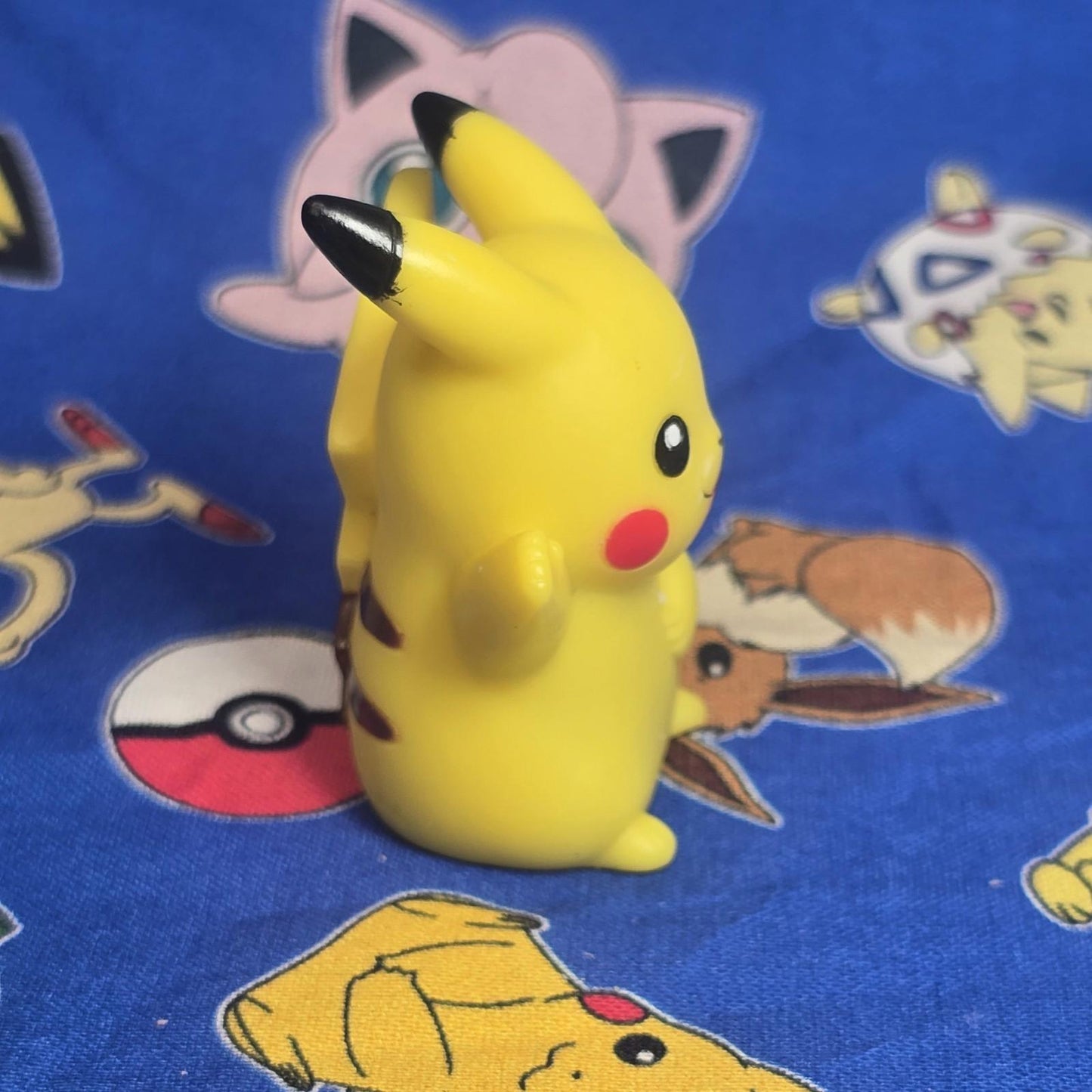 Pokemon Pikachu Waving Figure Finger Puppet 2014 Nintendo Bandai PVC Japan USA