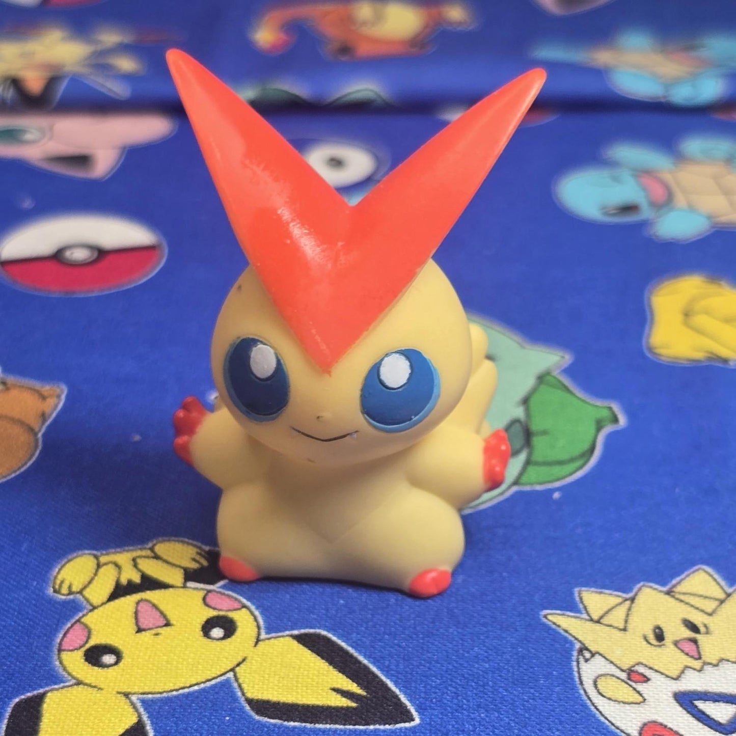 Pokemon Victini Figure Finger Puppet 2014 Nintendo Bandai PVC Vintage Japan US
