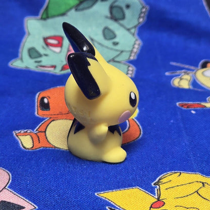 Pokemon Pichu Figure Finger Puppet 2000 Nintendo Banpresto PVC Vintage Japan USA