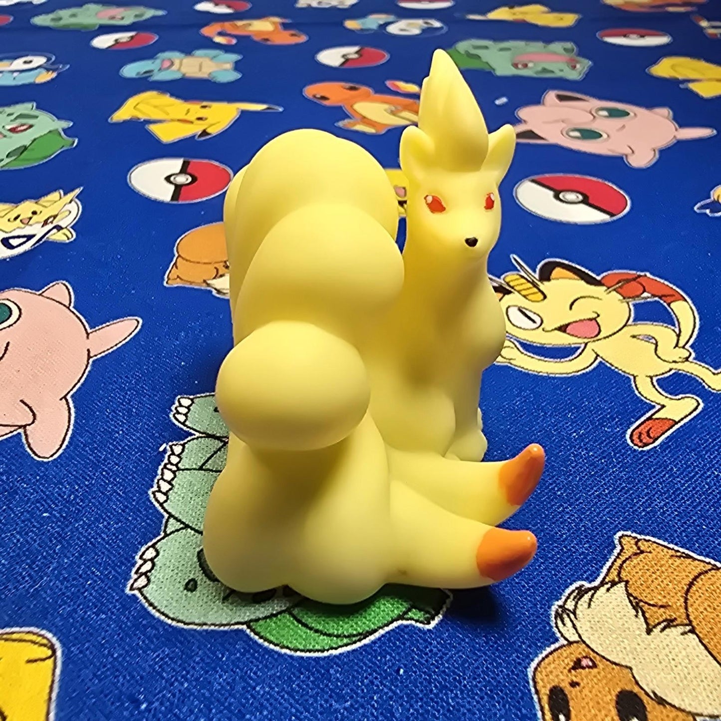 Pokemon Ninetails Yellow Figure Finger Puppet 1997 Bandai Nintendo Vintage USA