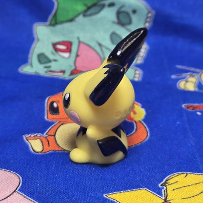 Pokemon Pichu Figure Finger Puppet 2000 Nintendo Banpresto PVC Vintage Japan USA