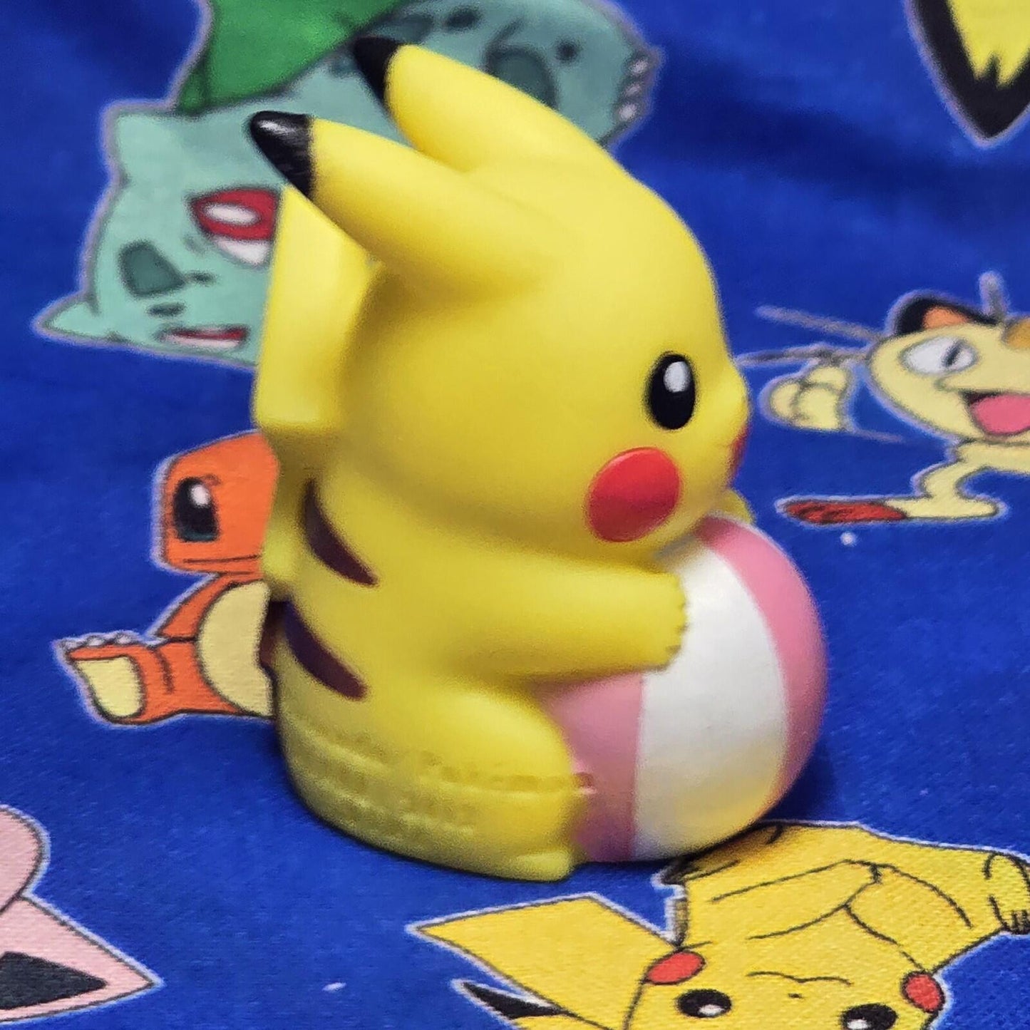 Pokemon Pikachu Beach Ball Figure Finger Puppet 2012 Nintendo Bandai Japan USA