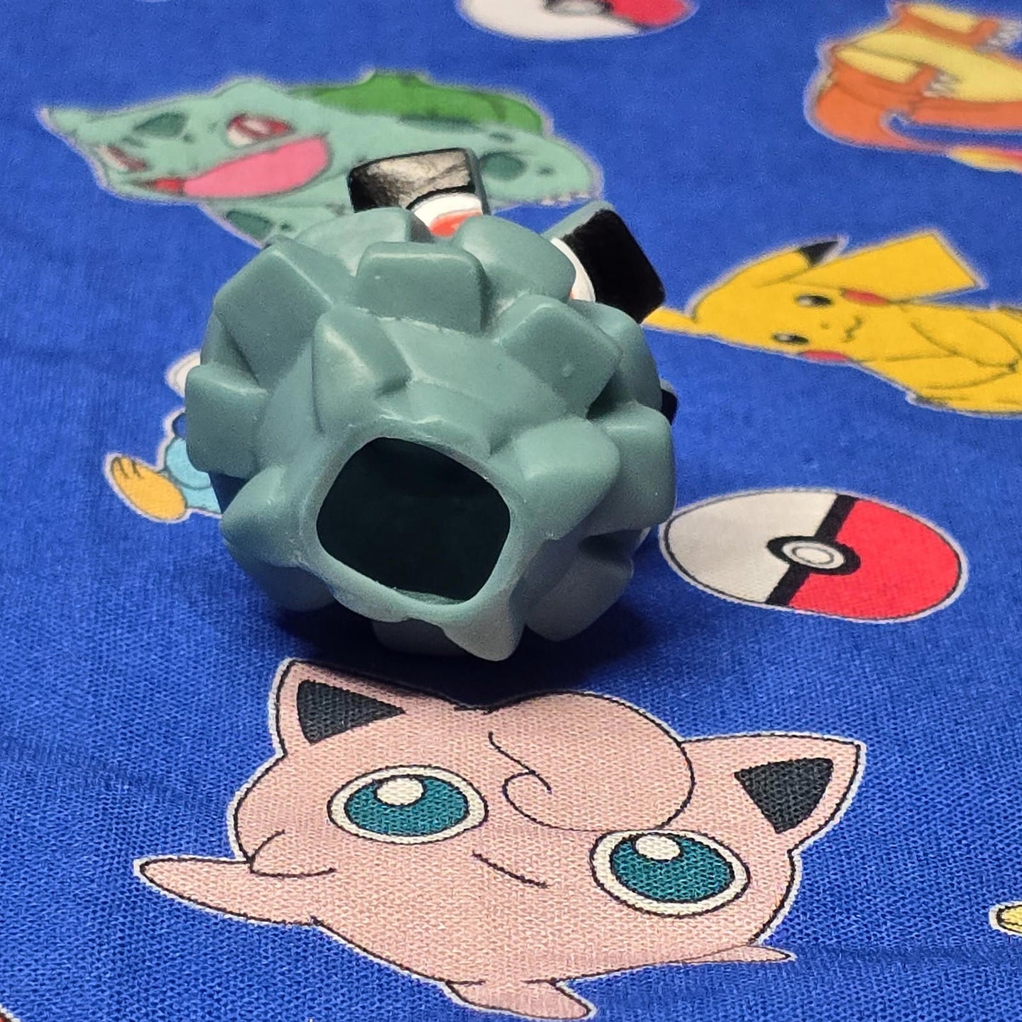 Pokemon Pineco Figure Finger Puppet 2000 Nintendo Bandai Vintage PVC Japan USA