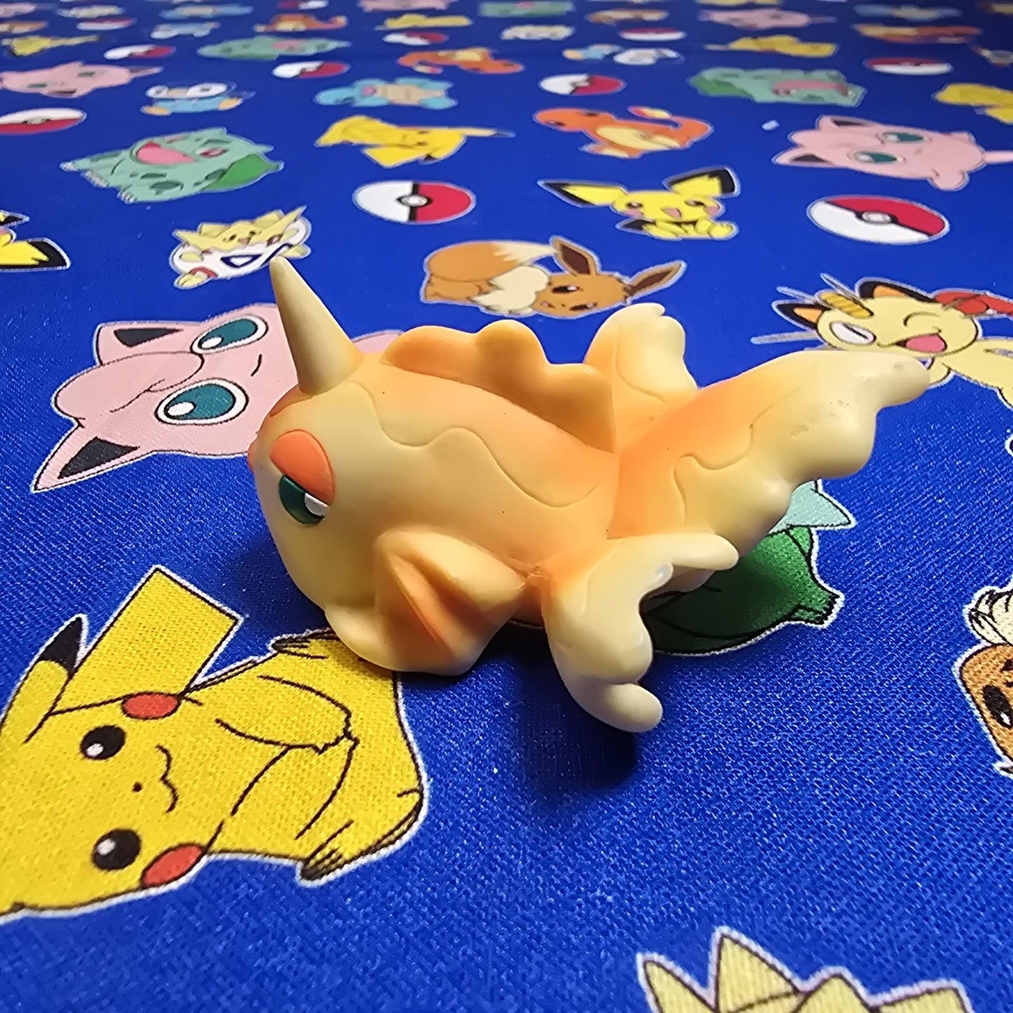 Pokemon Goldeen Figure Finger Puppet 1997 Bandai Nintendo PVC Vintage USA Seller