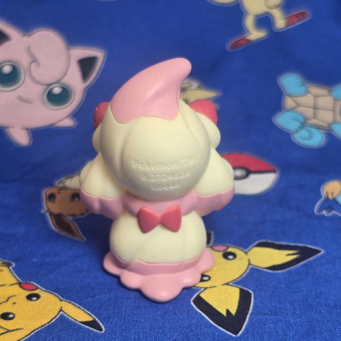 Pokemon Alcremie Ruby Swirl Figure Finger Puppet 2024 Nintendo Bandai Japan USA