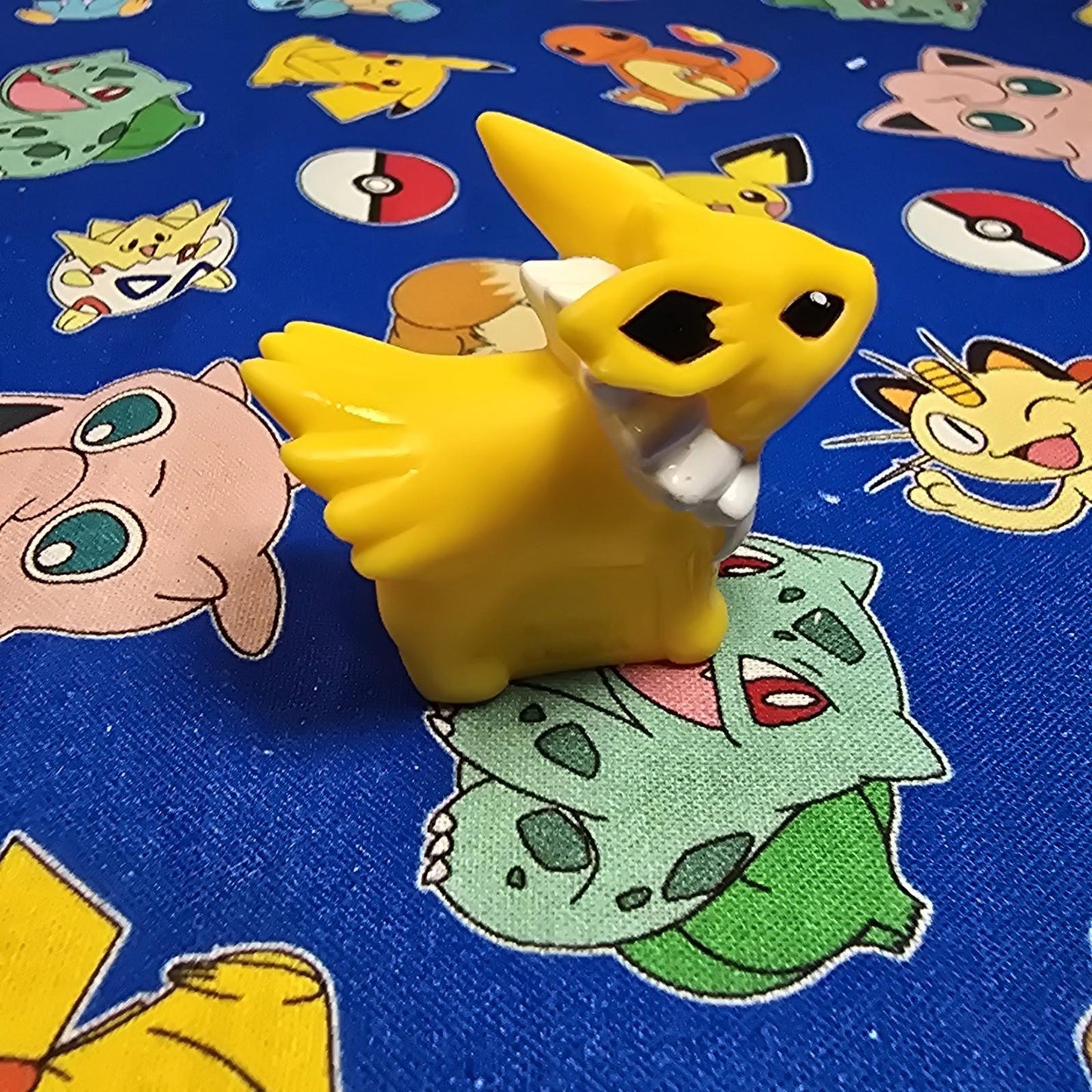 Pokemon Jolteon Figure Finger Puppet 2009 Nintendo Bandai PVC Japan US Seller