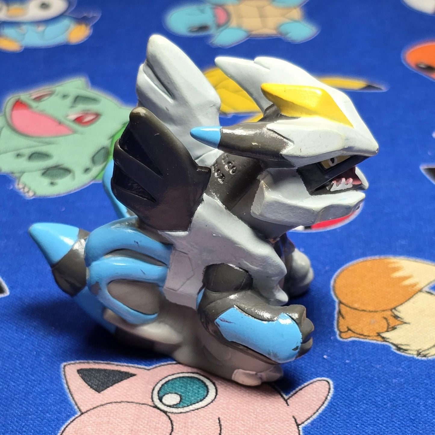 Pokemon Kyurem Blue Figure Finger Puppet 2012 Nintendo Bandai Japan USA Seller