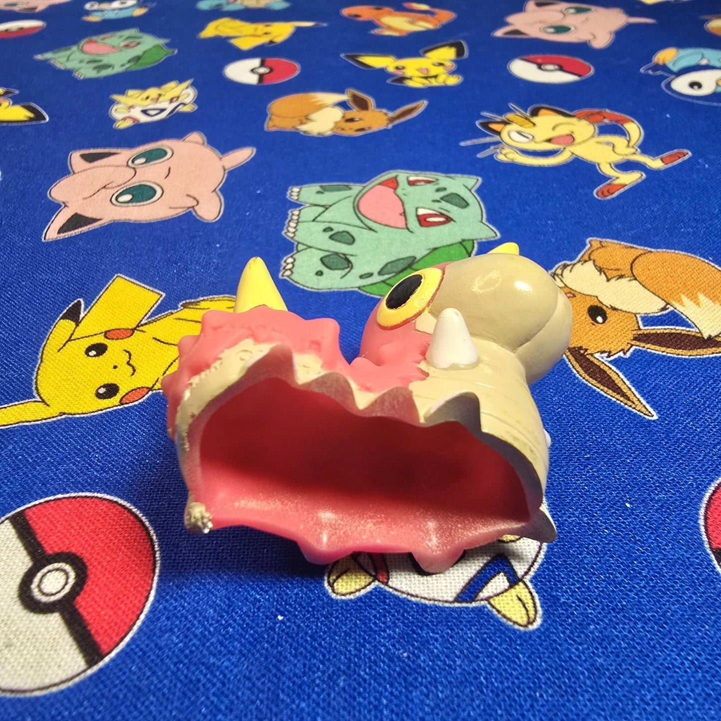 Pokemon Wurmple Figure Finger Puppet 2003 Nintendo Bandai PVC Vintage Japan USA