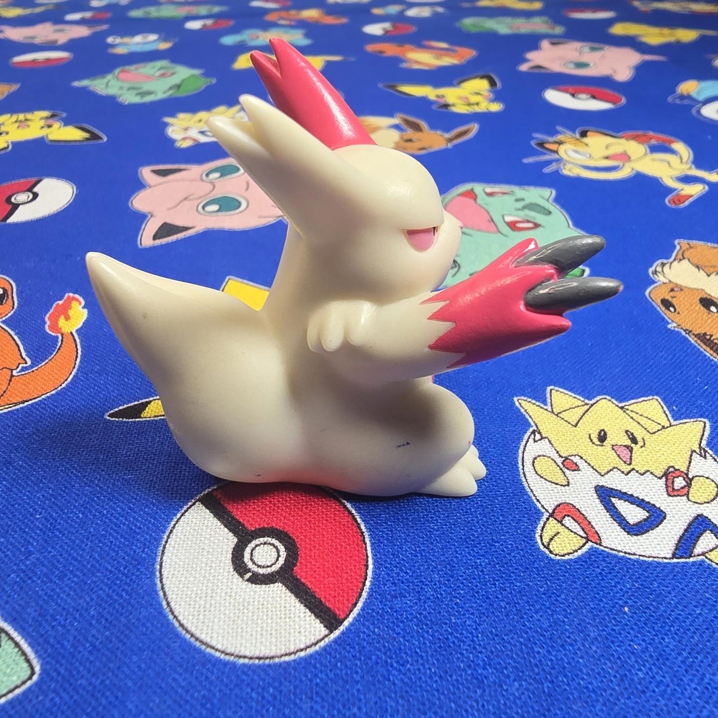 Pokemon Zangoose Figure Finger Puppet 2009 Nintendo Bandai PVC Japan USA Seller