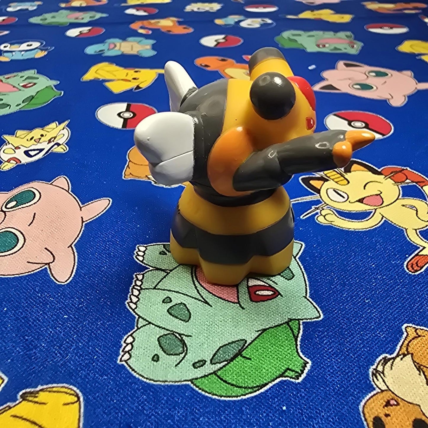 Pokemon Vespiquen Figure Finger Puppet 2008 Nintendo Bandai PVC Japan USA Seller
