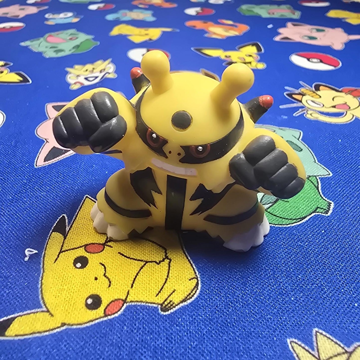 Pokemon Electivire Figure Finger Puppet 2008 Nintendo Bandai PVC Japan US Seller