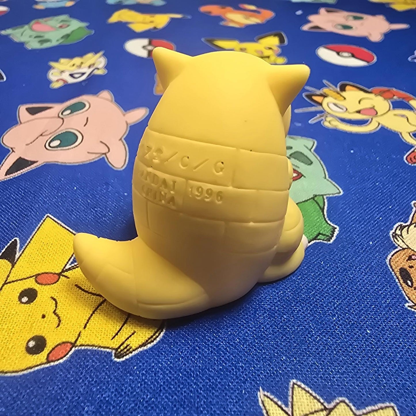 Pokemon Sandshrew Figure Finger Puppet 1996 Nintendo Bandai Vintage Japan USA