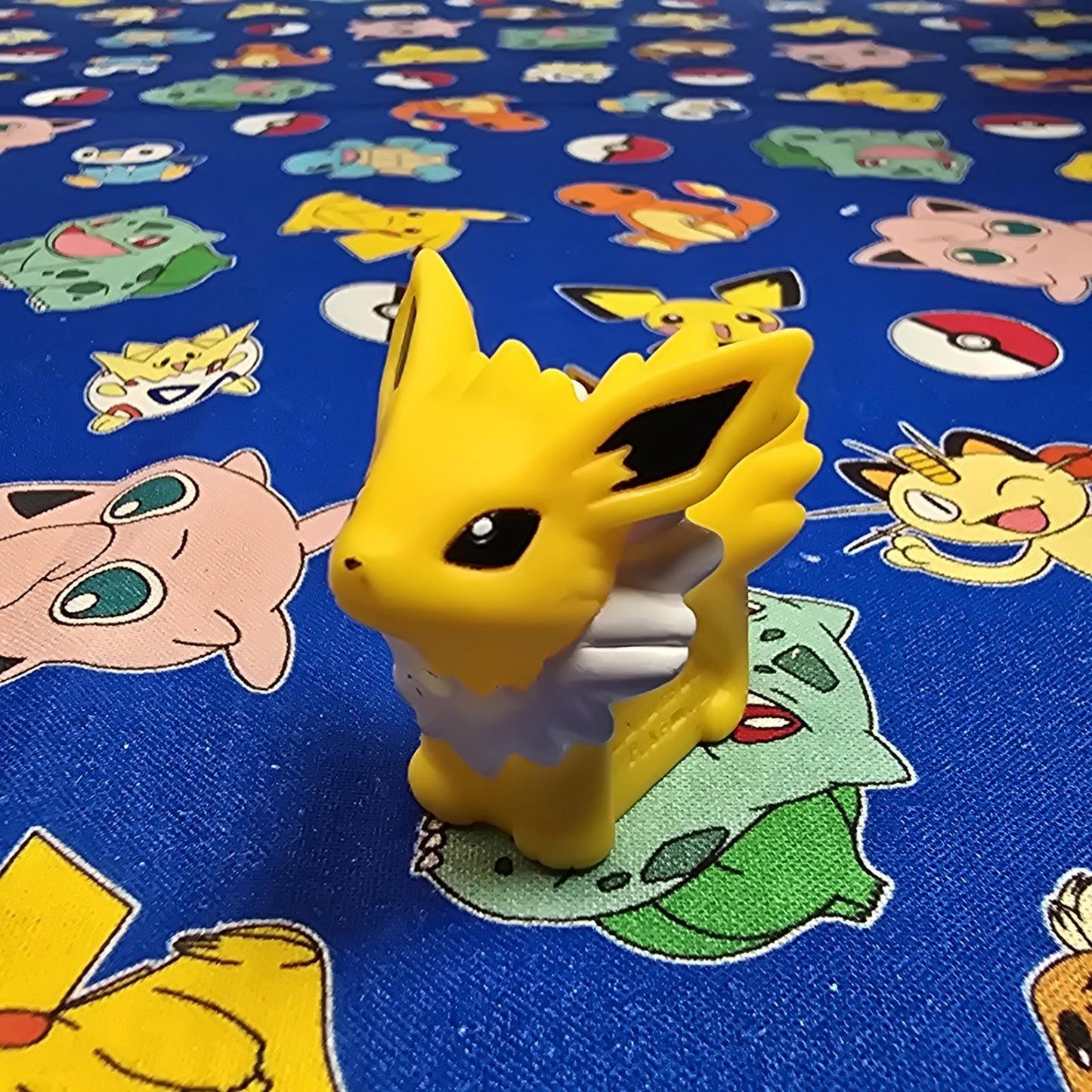 Pokemon Jolteon Figure Finger Puppet 2009 Nintendo Bandai PVC Japan US Seller