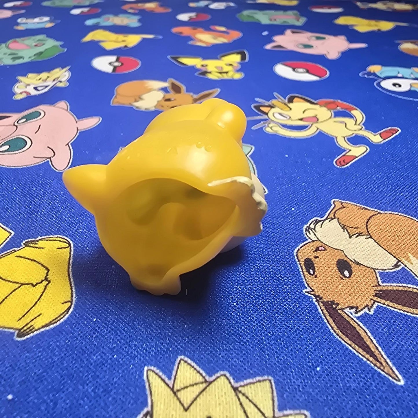 Pokemon Psyduck Dark Figure Finger Puppet 1996 Nintendo PVC Bandai Vintage USA