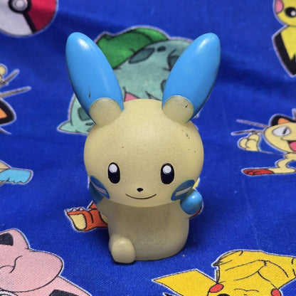 Pokemon Minun Glow In The Dark Figure Finger Puppet 2003 Nintendo Bandai Japan