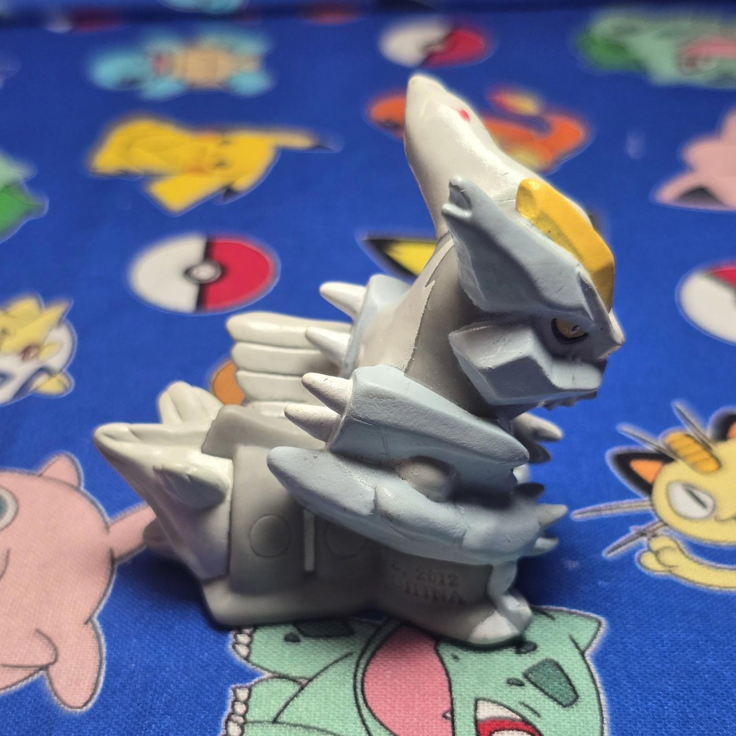Pokemon Kyurem White Figure Finger Puppet 2012 Nintendo Bandai Japan USA Seller