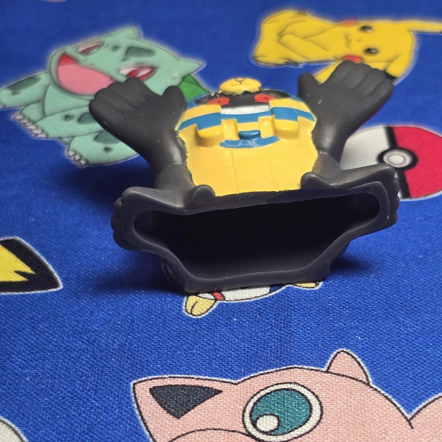 Pokemon Cofagrigus Figure Finger Puppet 2010 Nintendo Bandai Vintage Japan USA