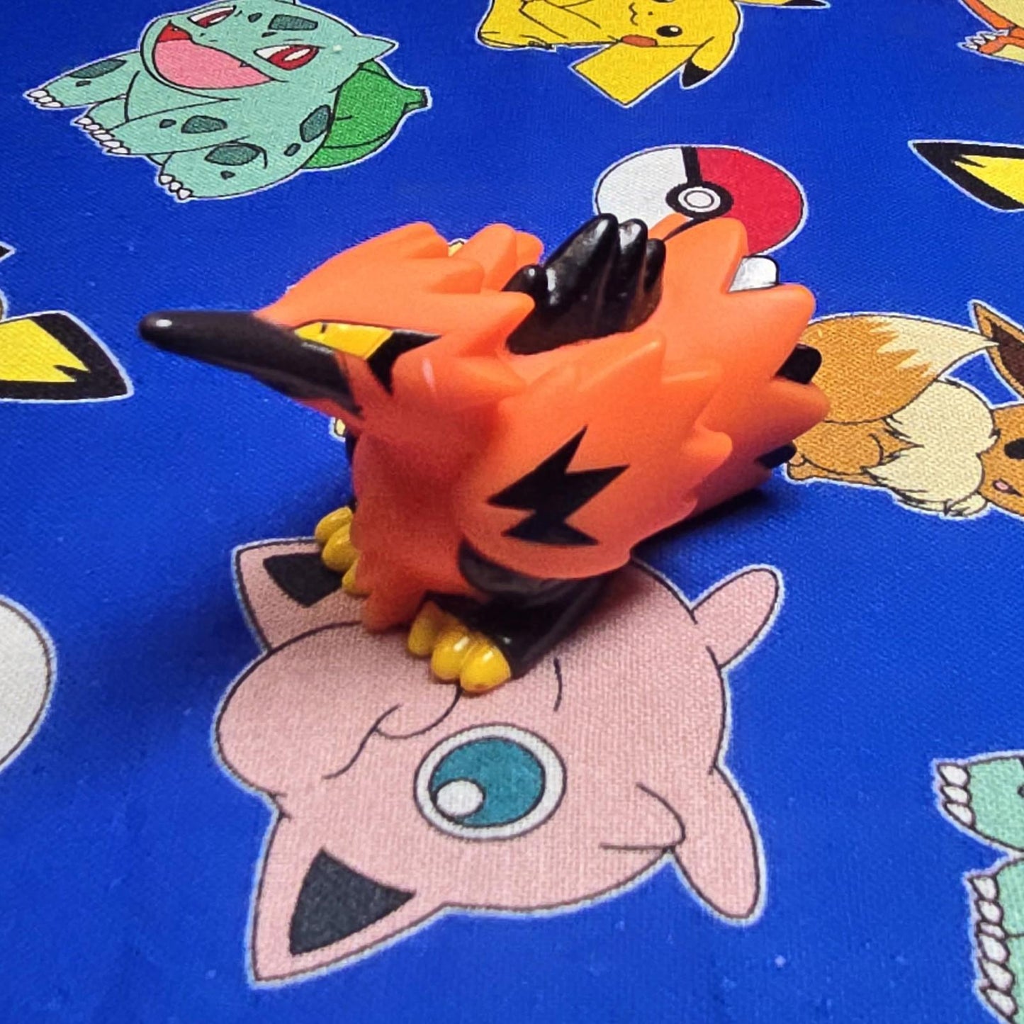 Pokemon Zapdos Galarian Figure Finger Puppet 2021 Nintendo Bandai PVC Japan USA