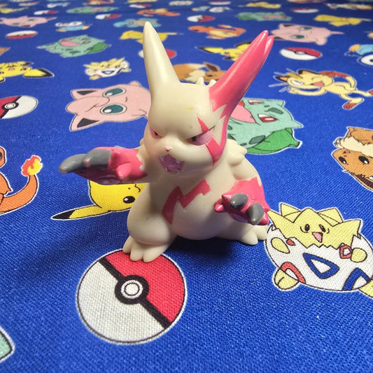 Pokemon Zangoose Figure Finger Puppet 2009 Nintendo Bandai PVC Japan USA Seller