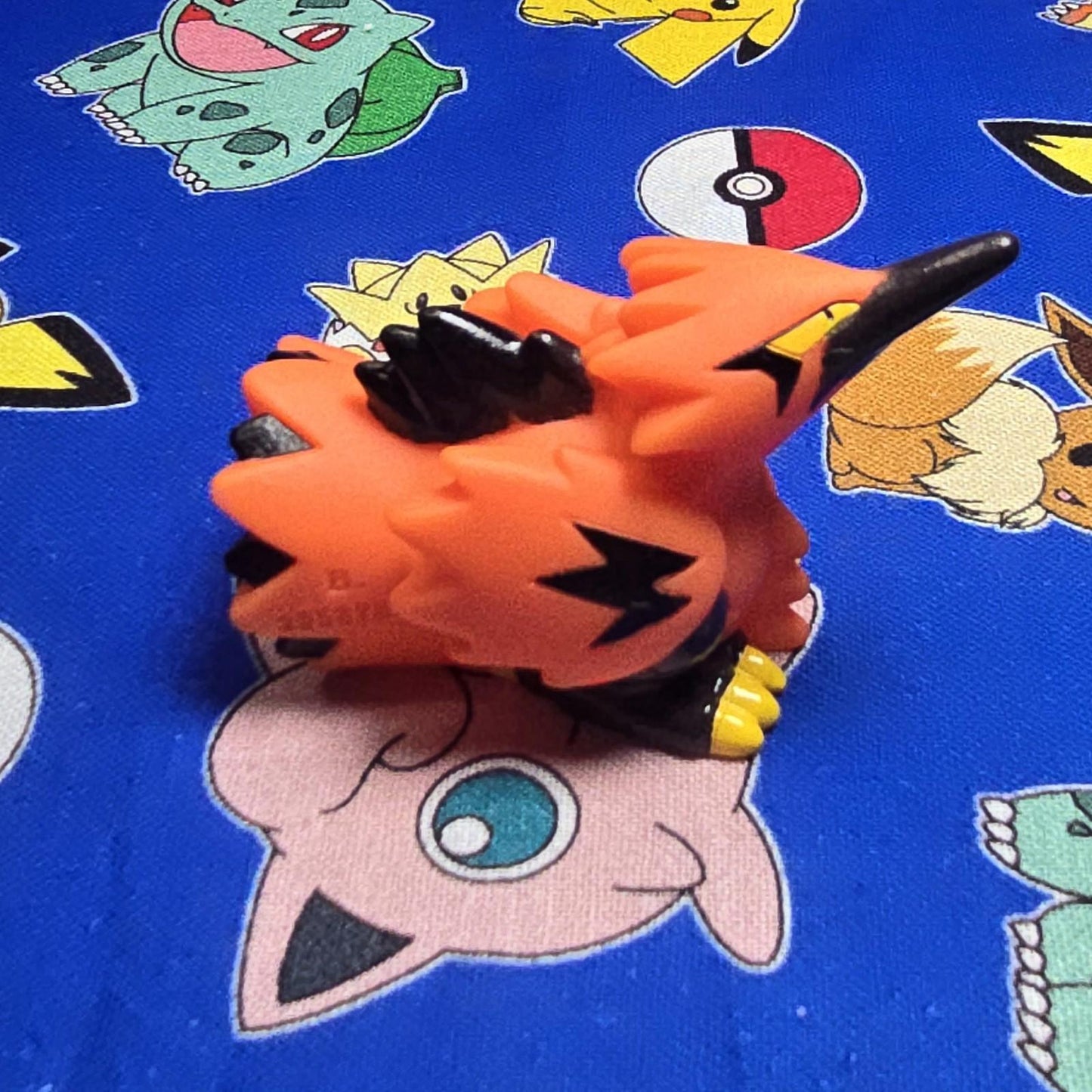 Pokemon Zapdos Galarian Figure Finger Puppet 2021 Nintendo Bandai PVC Japan USA